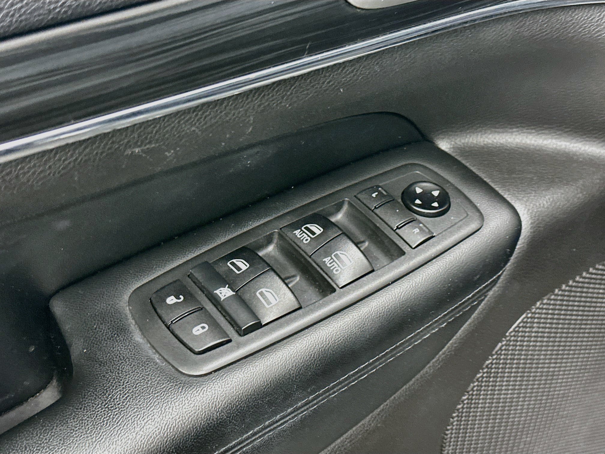 Used 2019 Jeep Grand Cherokee Limited AWD/4WD image 15