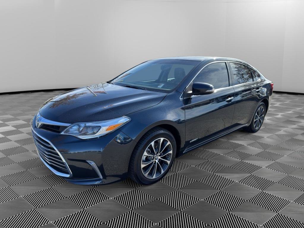 Used 2016 Toyota Avalon XLE Premium image 3