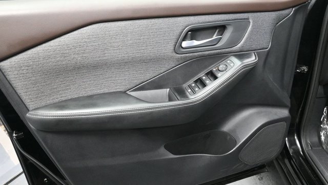 Used 2021 Nissan Rogue SV AWD/4WD image 17