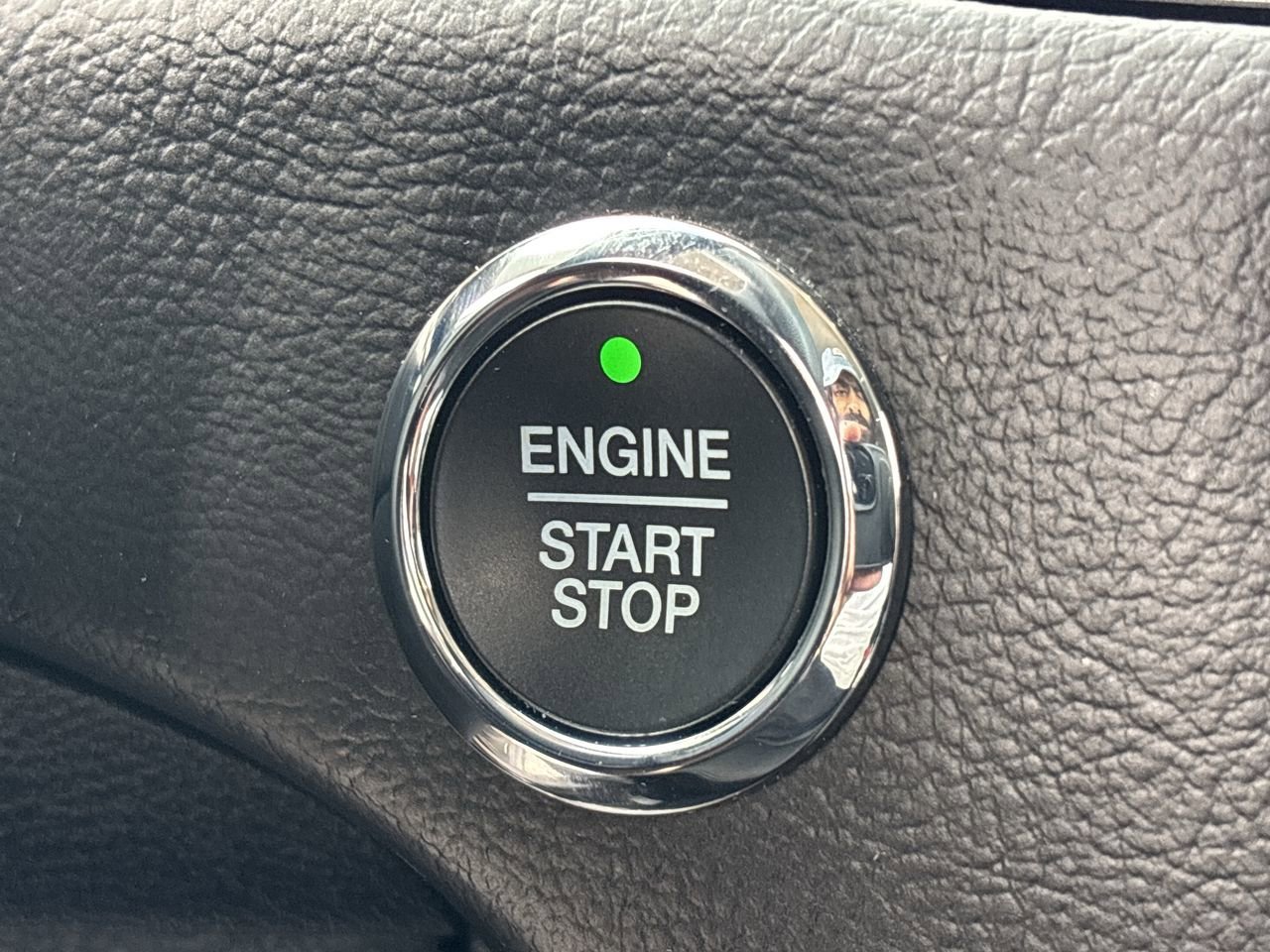 Used 2020 Ford Edge SE image 28