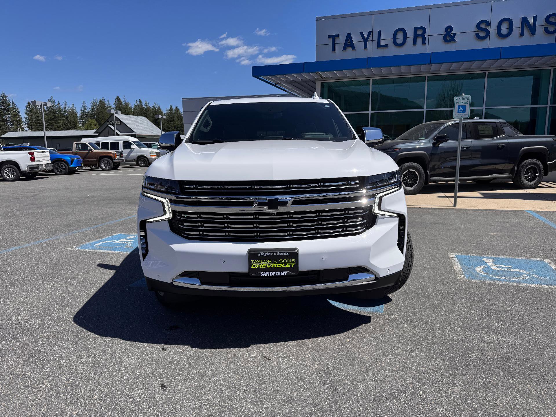 Used 2024 Chevrolet Suburban Premier w/ Premium Package AWD/4WD image 2