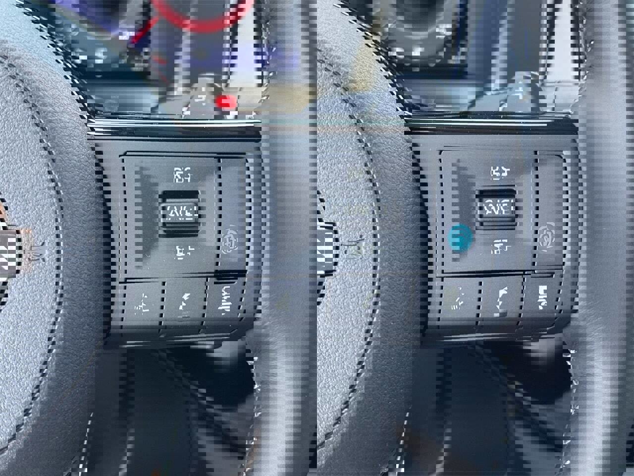 New 2025 Nissan Pathfinder Platinum w/ Black Appearance Package image 37