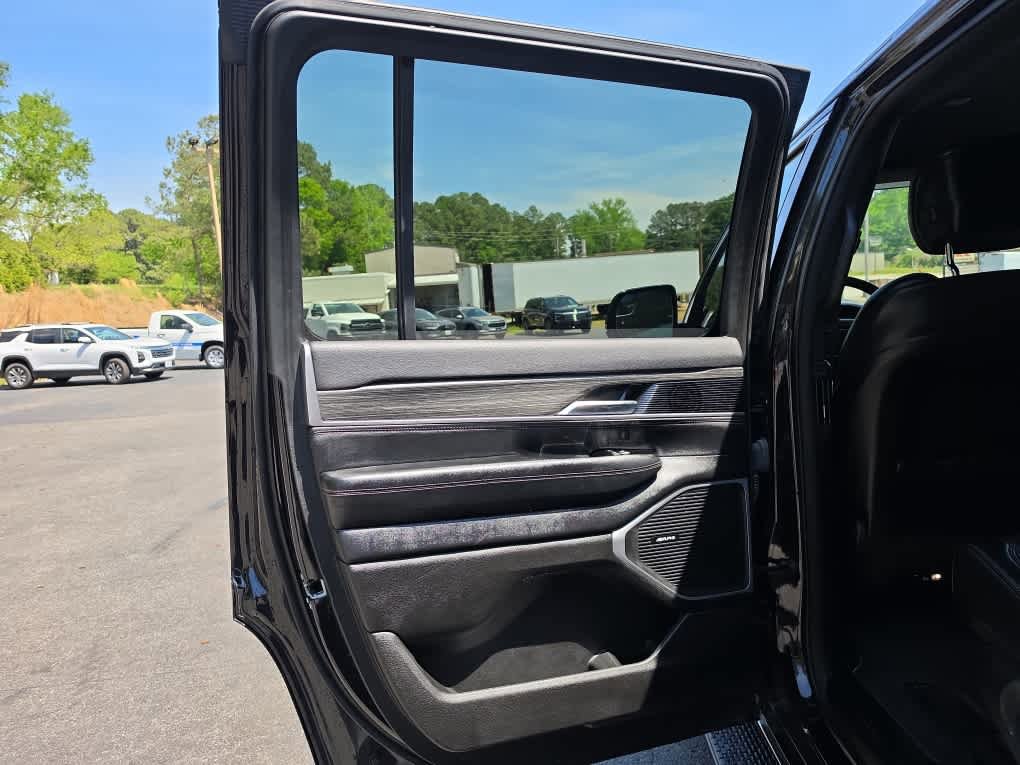 Used 2024 Jeep Wagoneer Series II w/ Flexible Seating Group RWD image 32