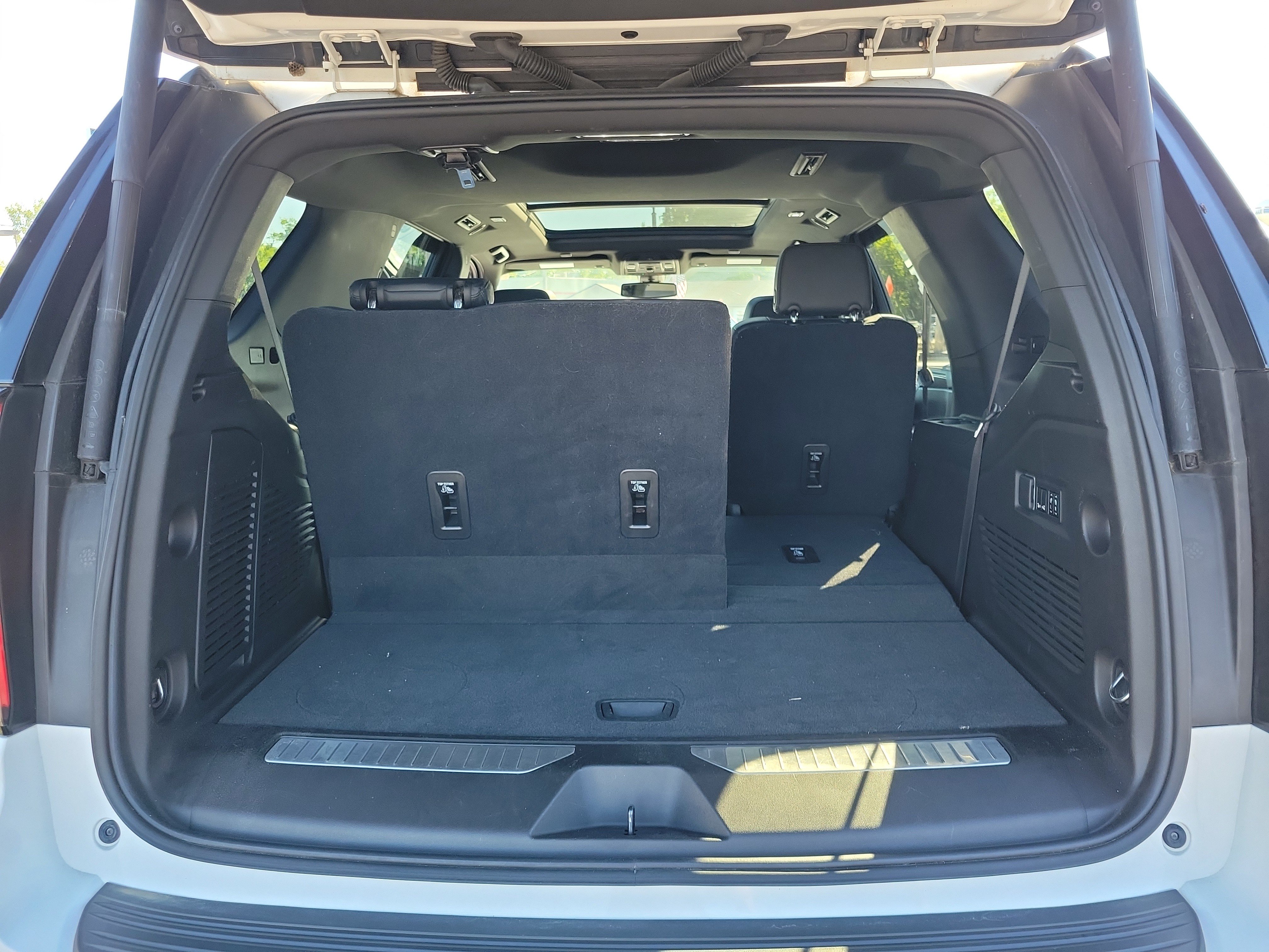 Used 2021 Chevrolet Tahoe Z71 w/ Z71 Off-Road Package AWD/4WD image 8