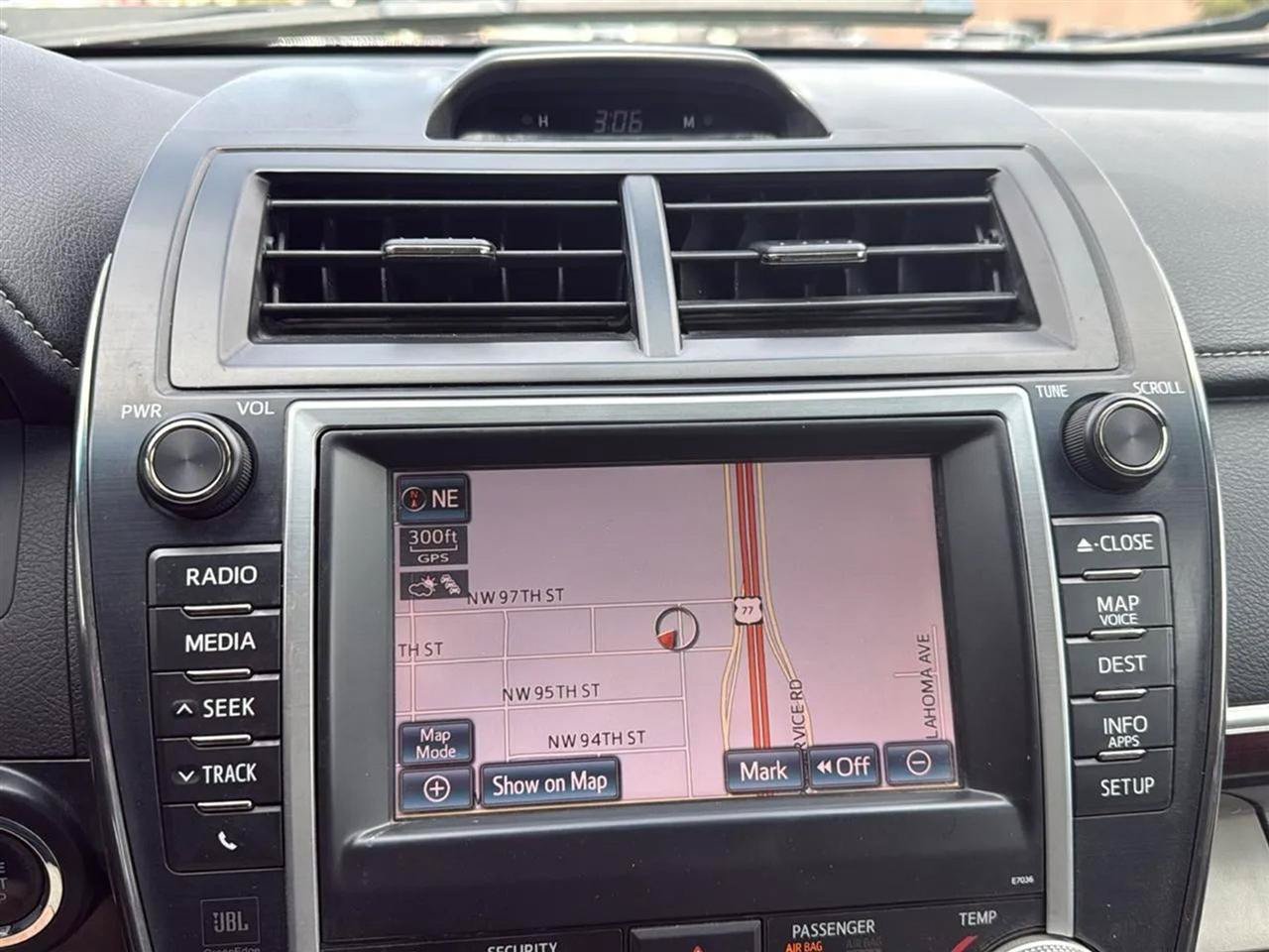Used 2012 Toyota Camry XLE FWD image 23