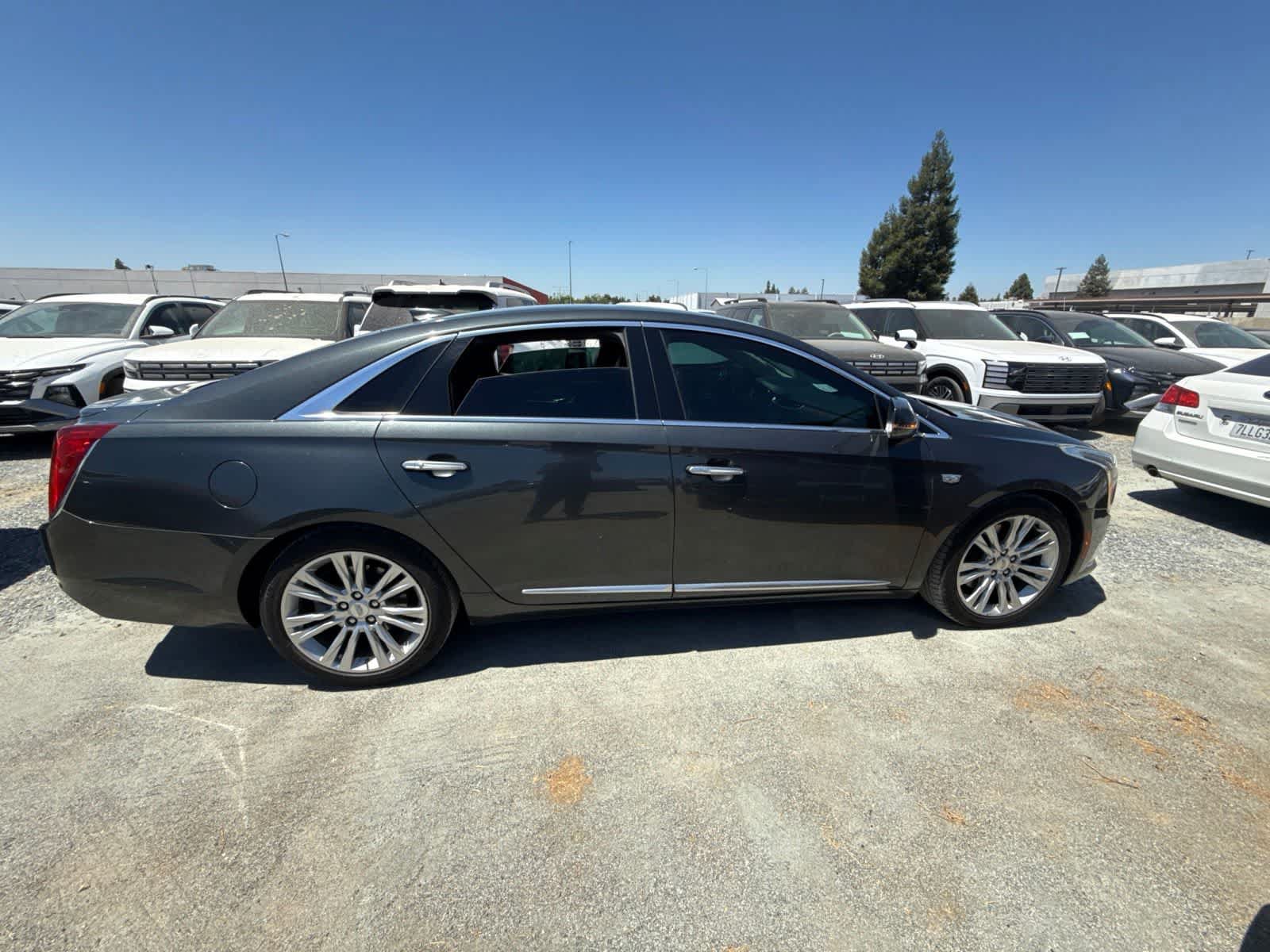Used 2019 Cadillac XTS Luxury FWD image 4