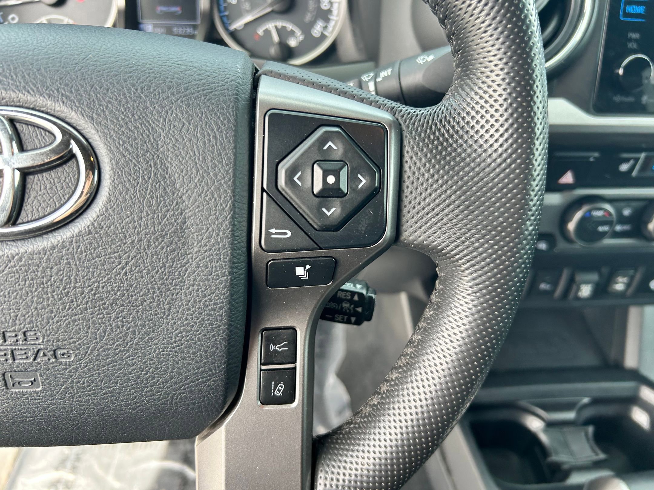 Used 2019 Toyota Tacoma Limited image 13