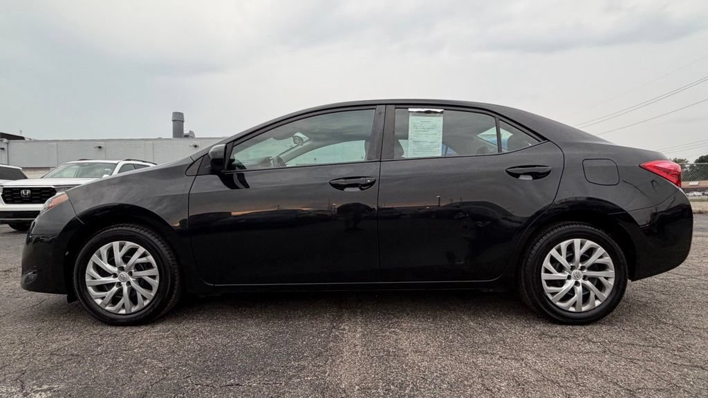 Used 2018 Toyota Corolla LE FWD image 3