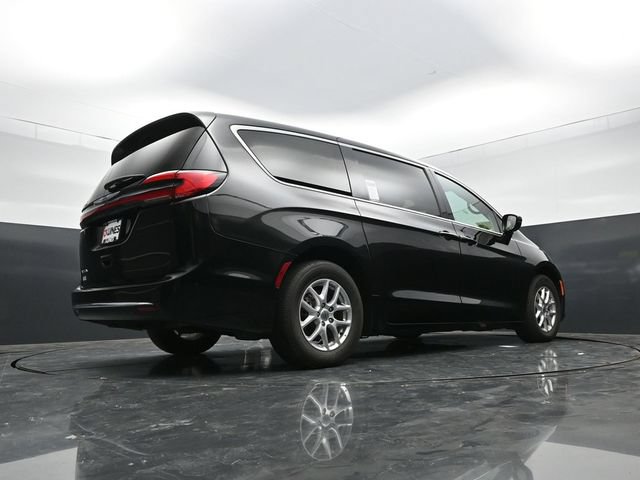 Used 2024 Chrysler Pacifica Touring-L FWD image 49