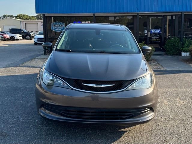 Used 2017 Chrysler Pacifica Touring FWD image 3