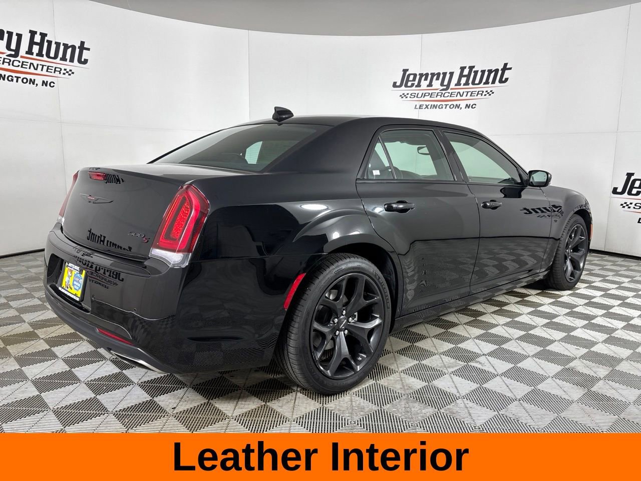 Used 2023 Chrysler 300 S RWD image 5
