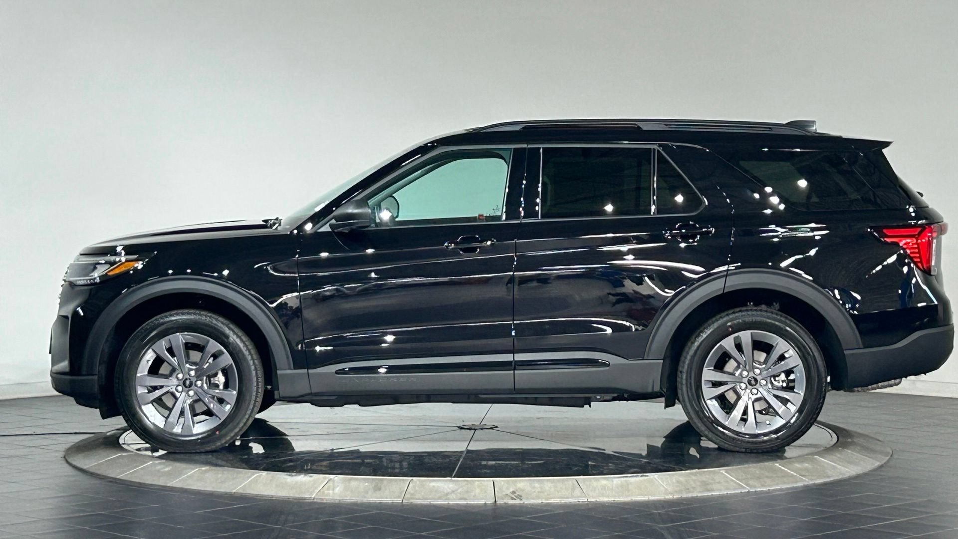 New 2026 Ford Explorer Active w/ Active Comfort Package AWD/4WD image 6