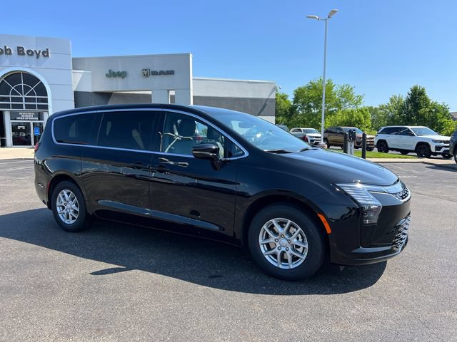 New 2027 Chrysler Pacifica Select w/ Family Tech Group FWD image 1