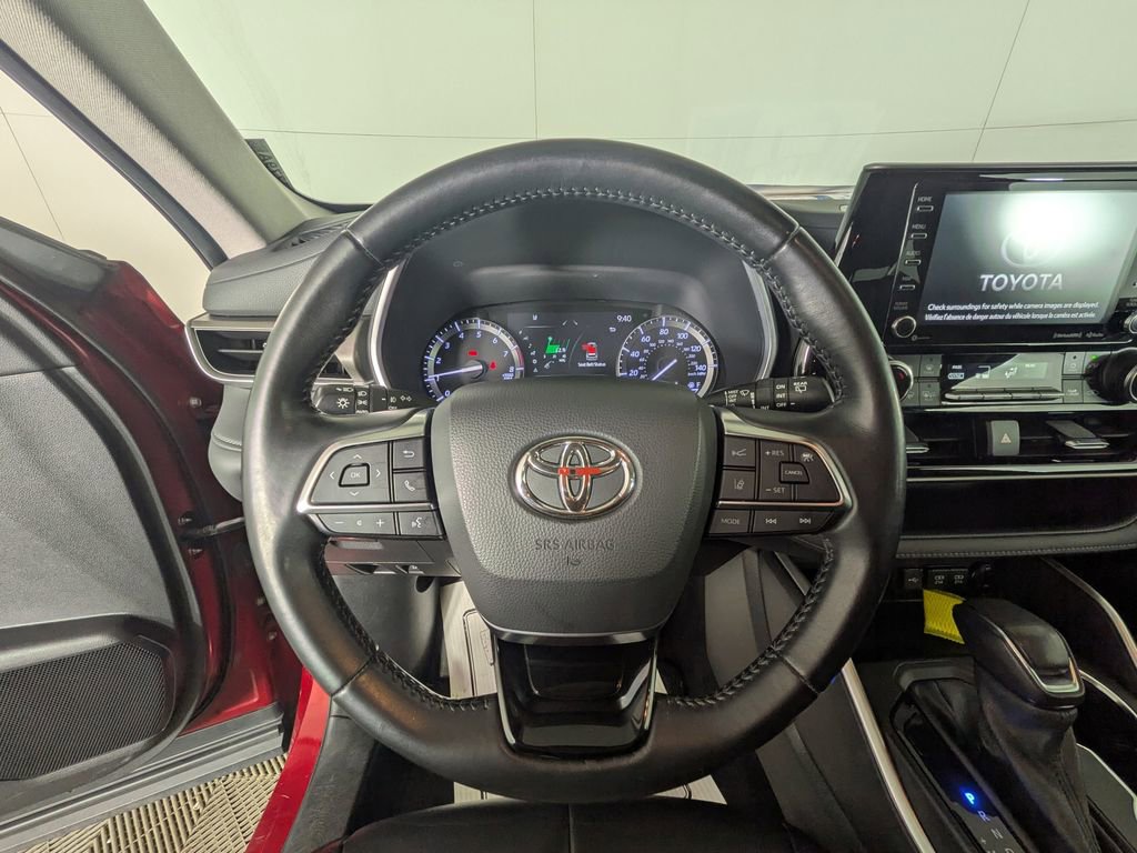 Used 2021 Toyota Highlander XLE image 20