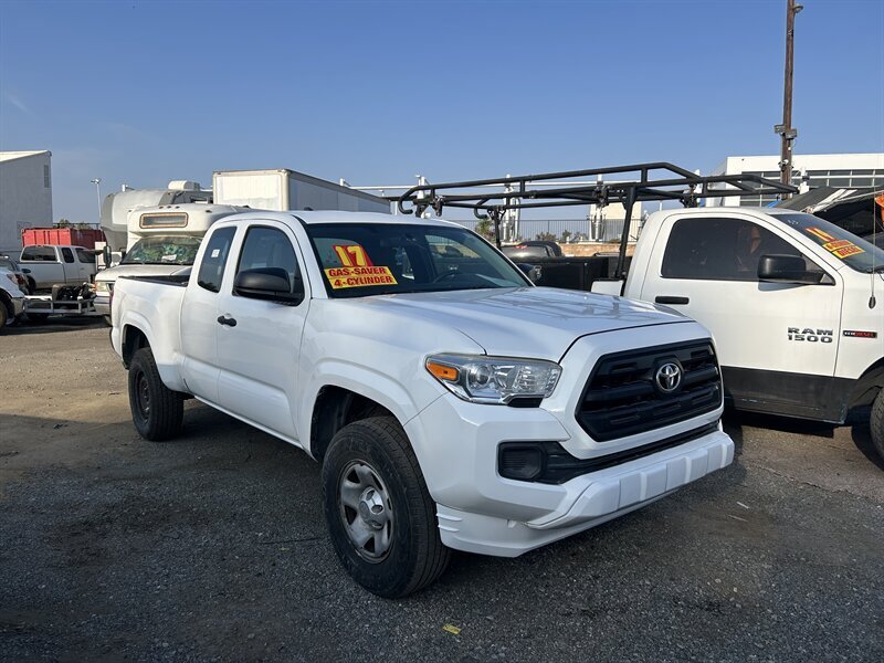 Used 2017 Toyota Tacoma SR image 5