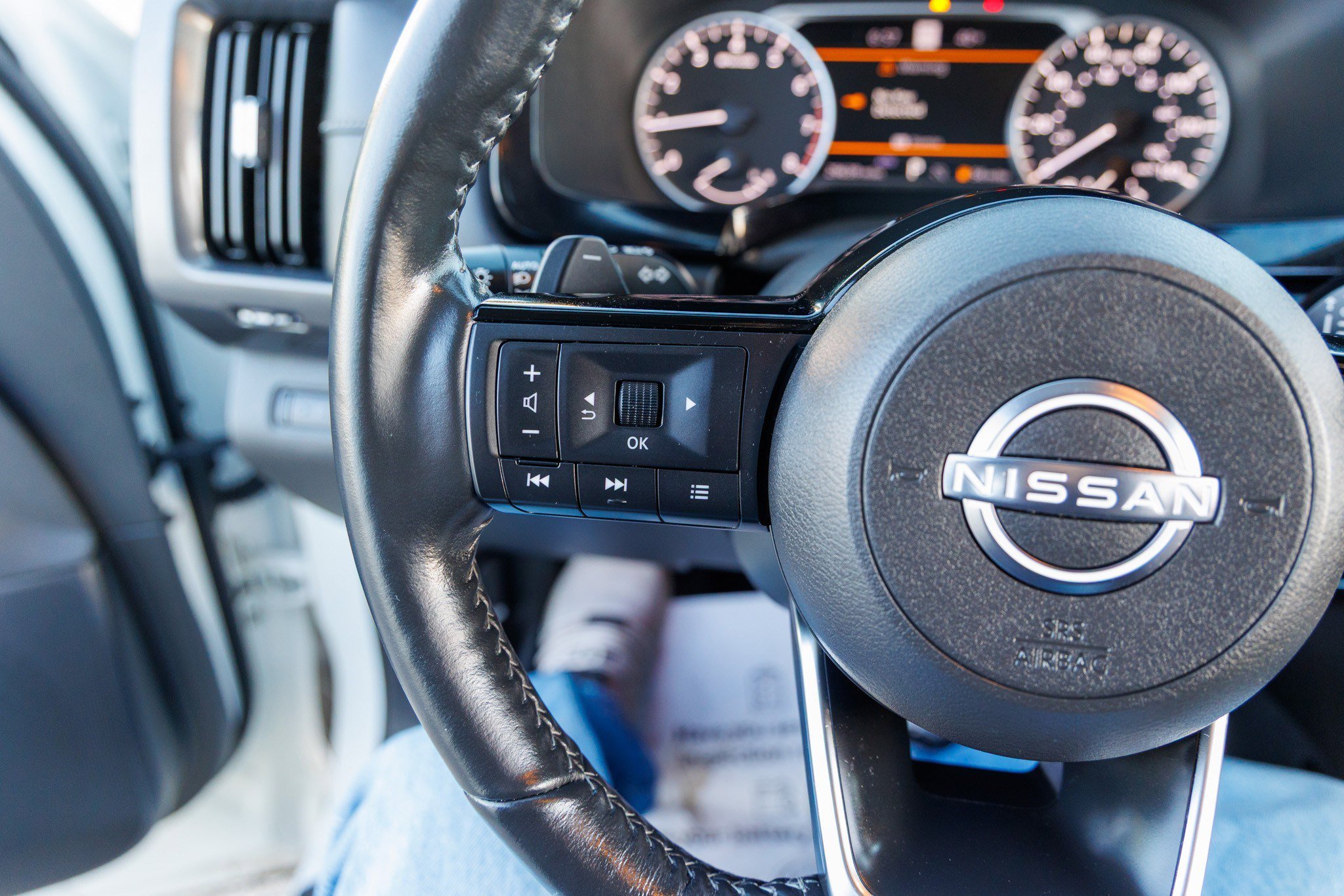 Used 2023 Nissan Pathfinder SL w/ Lighting Package (N92) image 27