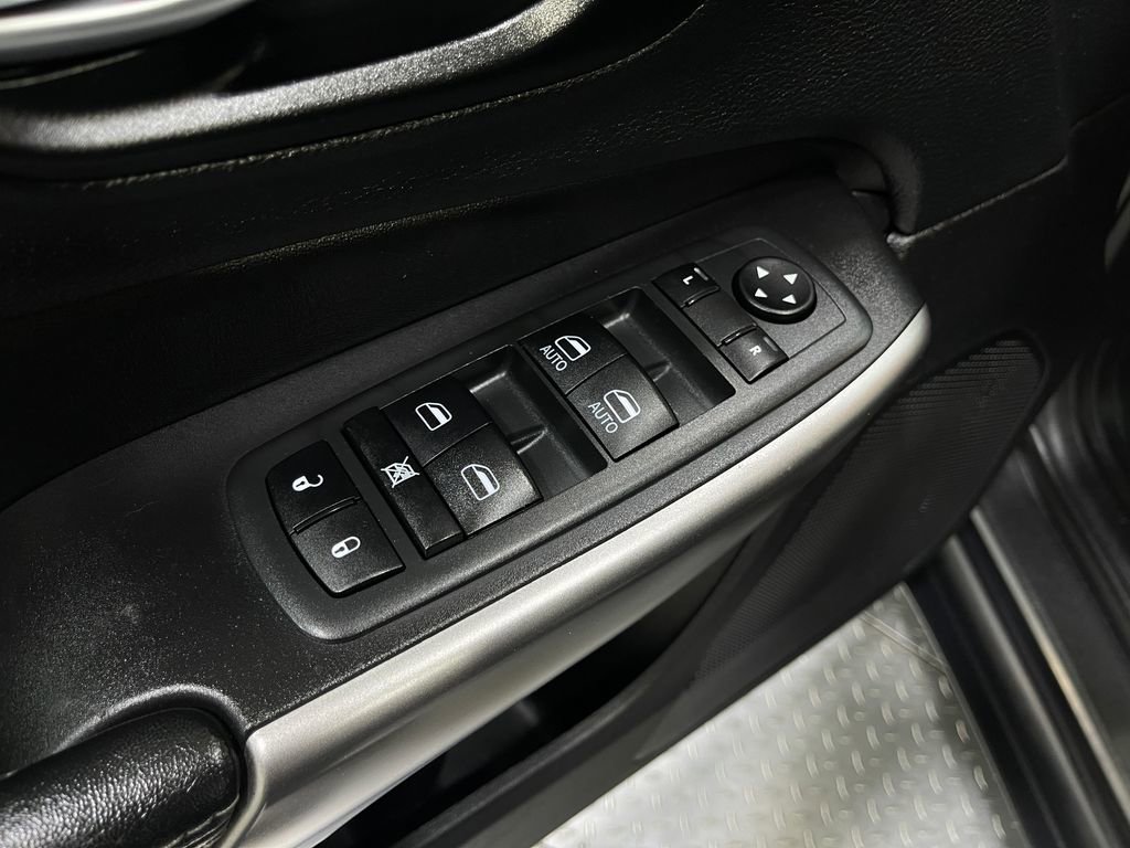 Used 2021 Jeep Cherokee Limited image 15