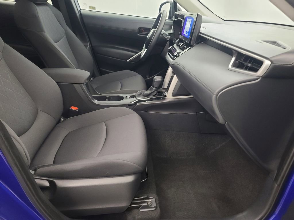 Used 2025 Toyota Corolla Cross LE image 16