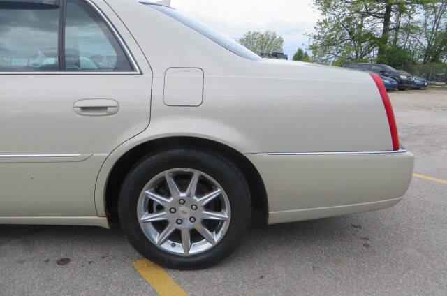 Used 2010 Cadillac DTS Luxury FWD image 38