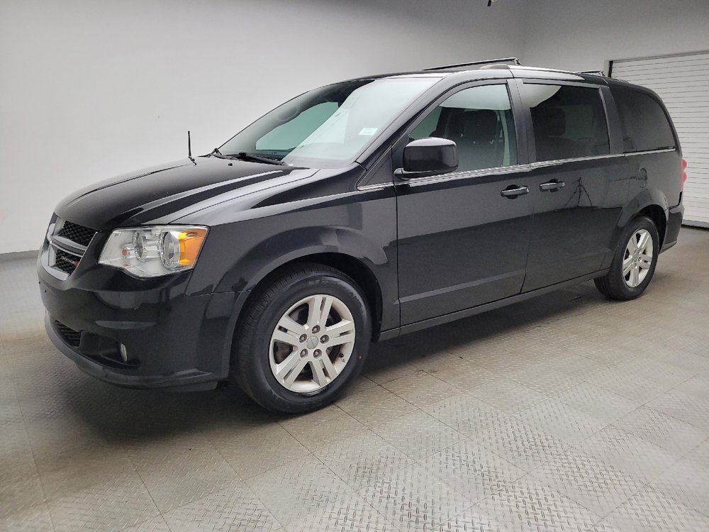 Used 2019 Dodge Grand Caravan SXT image 2