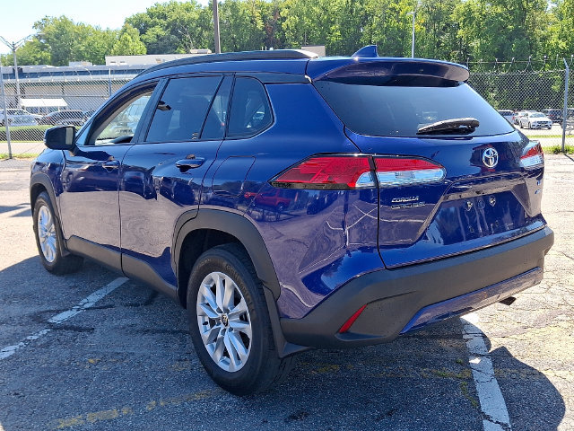 Certified 2022 Toyota Corolla Cross LE w/ Moonroof Package AWD/4WD image 3