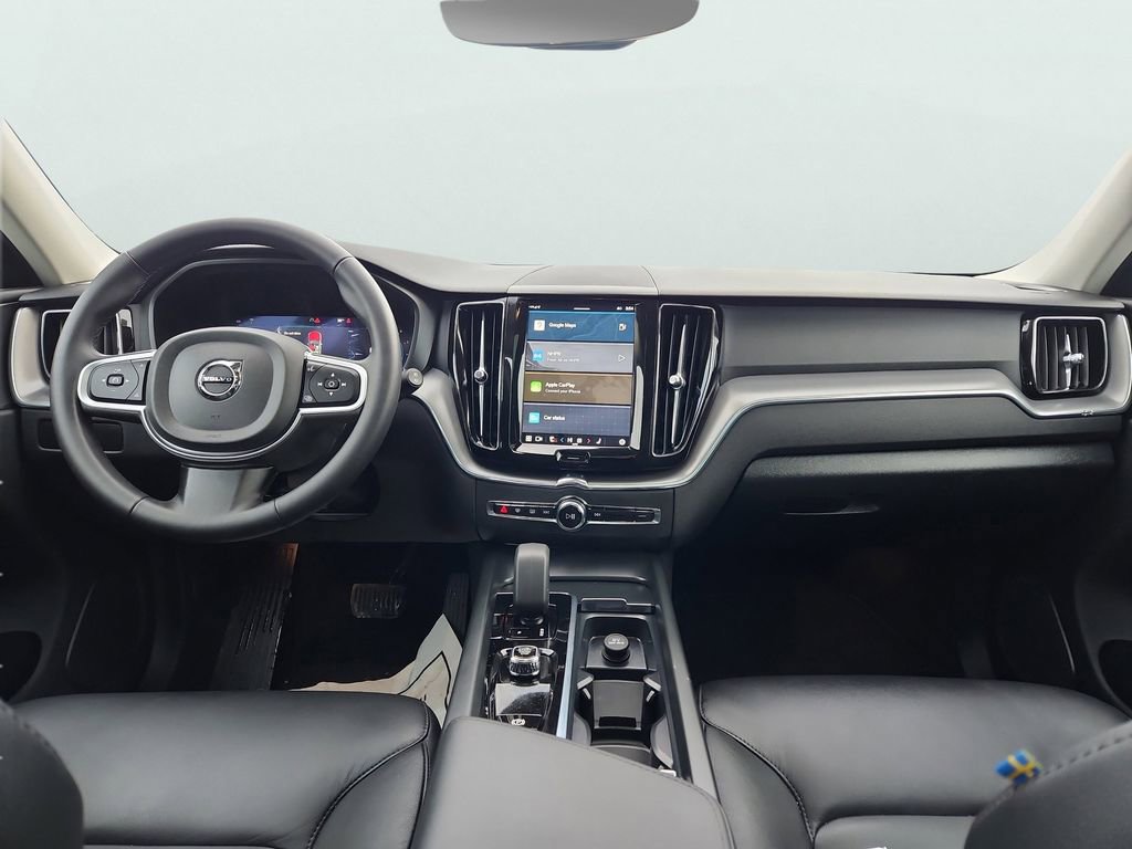 Used 2025 Volvo XC60 B5 Core image 11