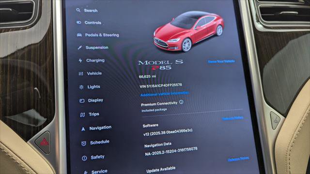 Used 2013 Tesla Model S Performance image 26