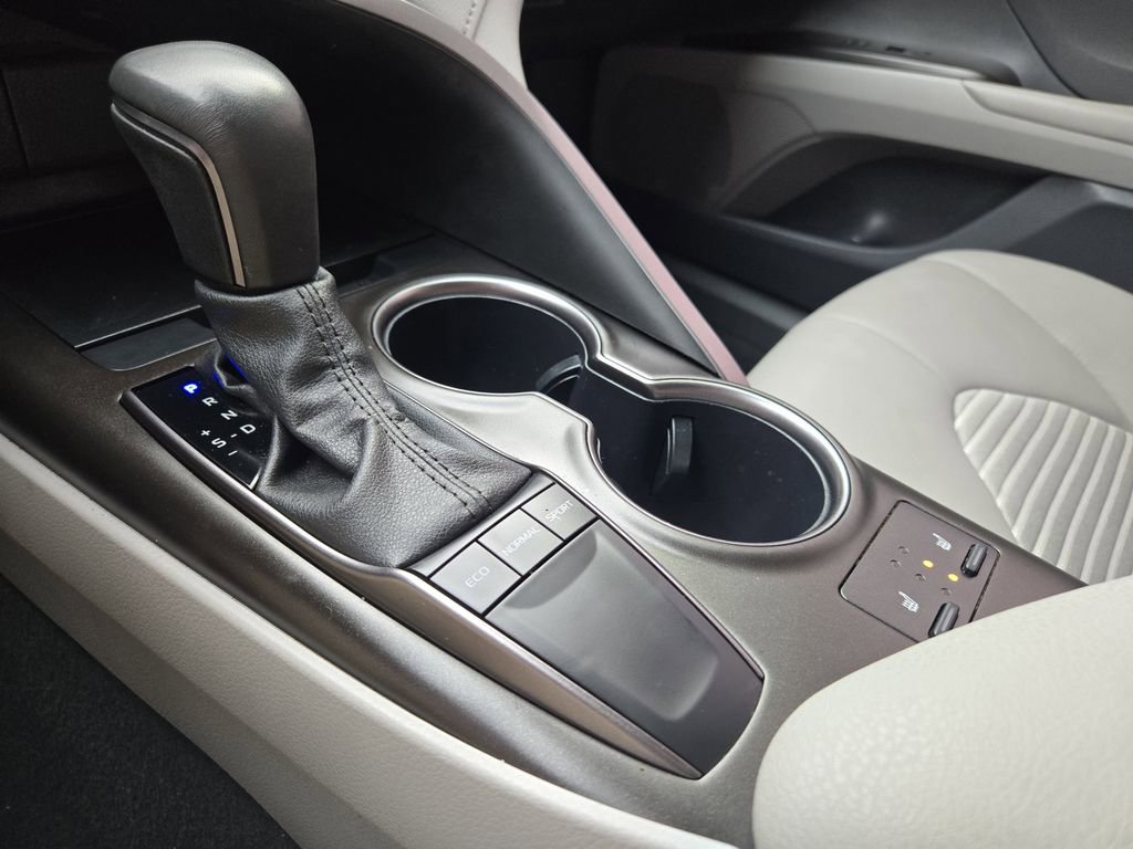 Used 2024 Toyota Camry SE w/ Cold Weather Package FWD image 21