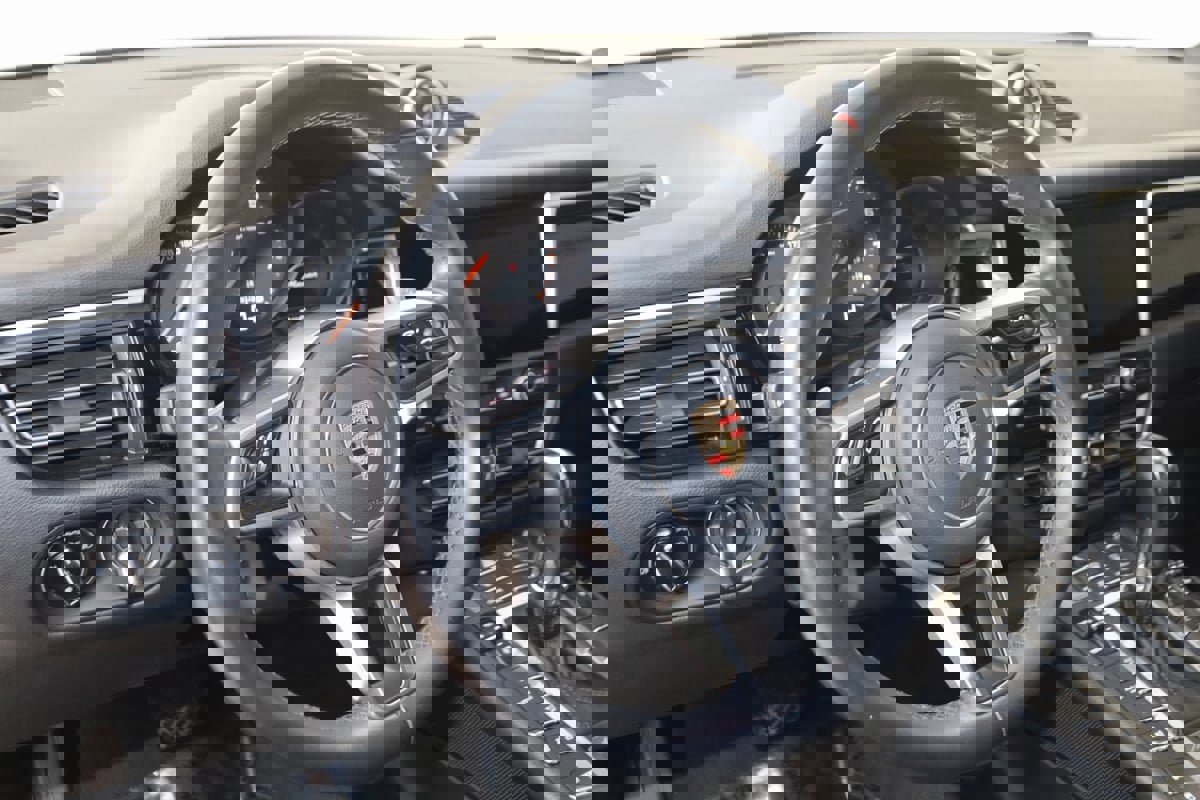 Used 2020 Porsche Macan image 6