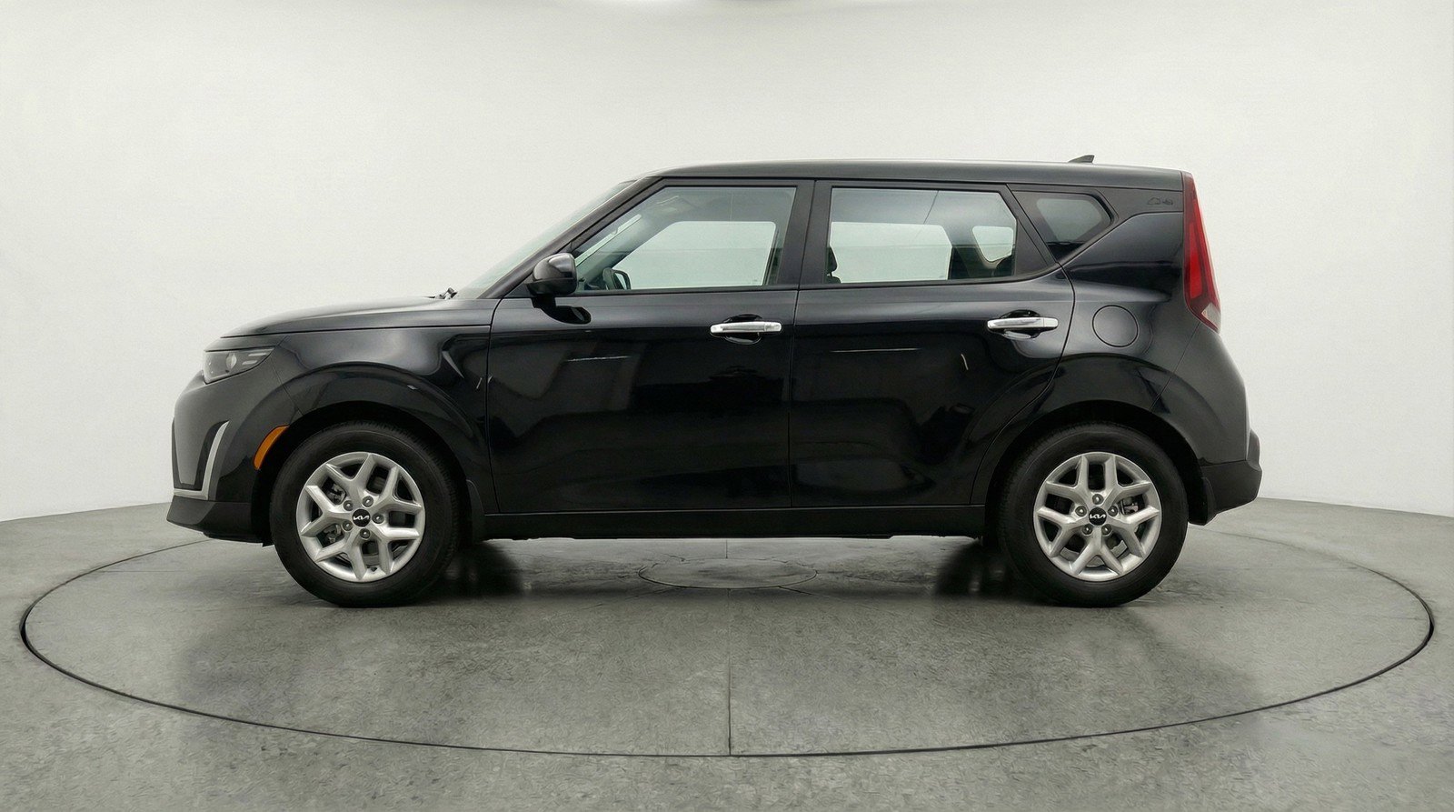 Used 2025 Kia Soul LX w/ LX Technology Package image 5