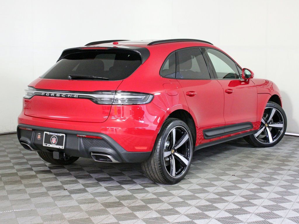 Certified 2025 Porsche Macan image 7