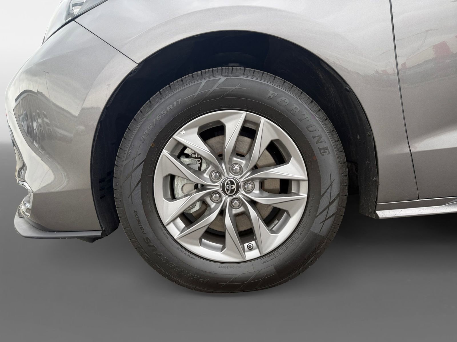 Certified 2024 Toyota Sienna XLE image 14