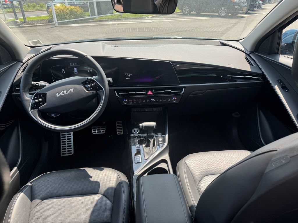 Used 2023 Kia Niro SX Touring FWD image 12