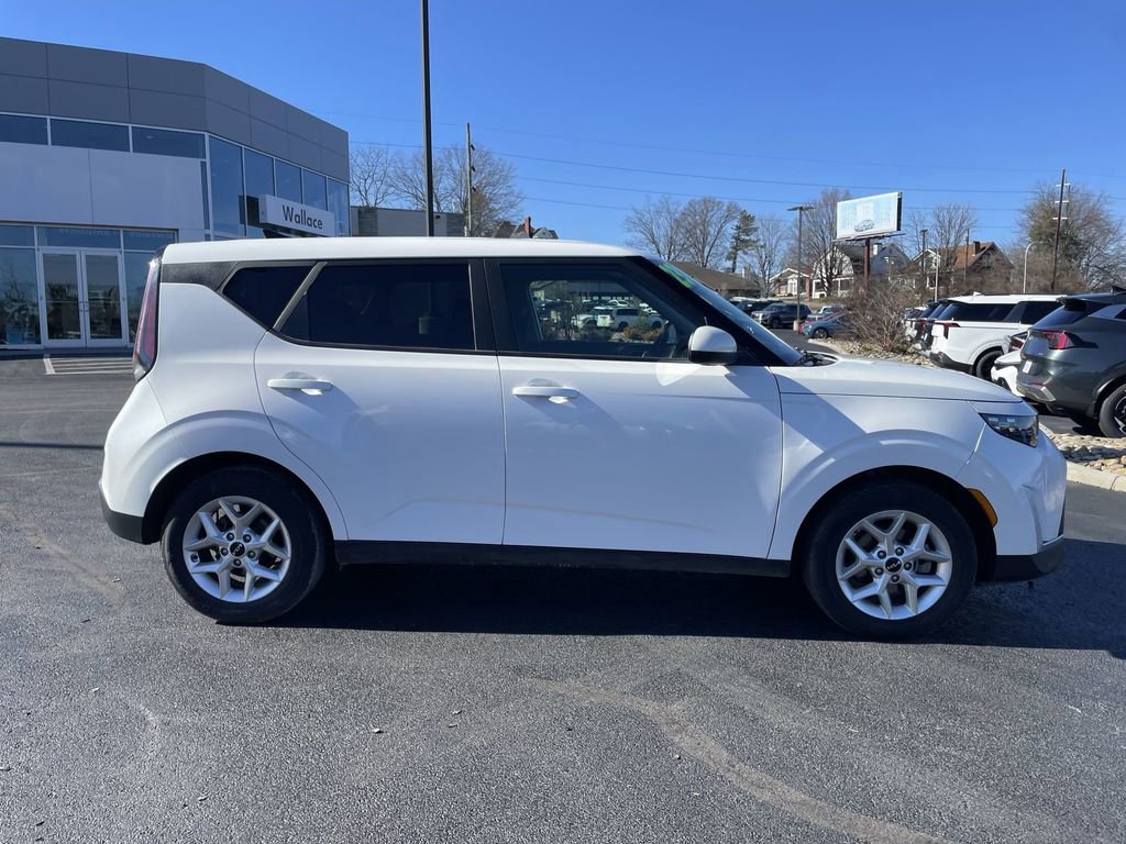 Certified 2023 Kia Soul LX w/ Option Group 015 FWD image 4