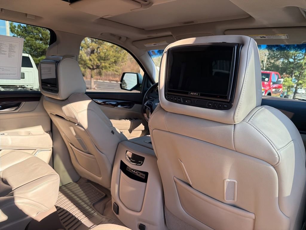Used 2016 Cadillac Escalade Luxury image 23