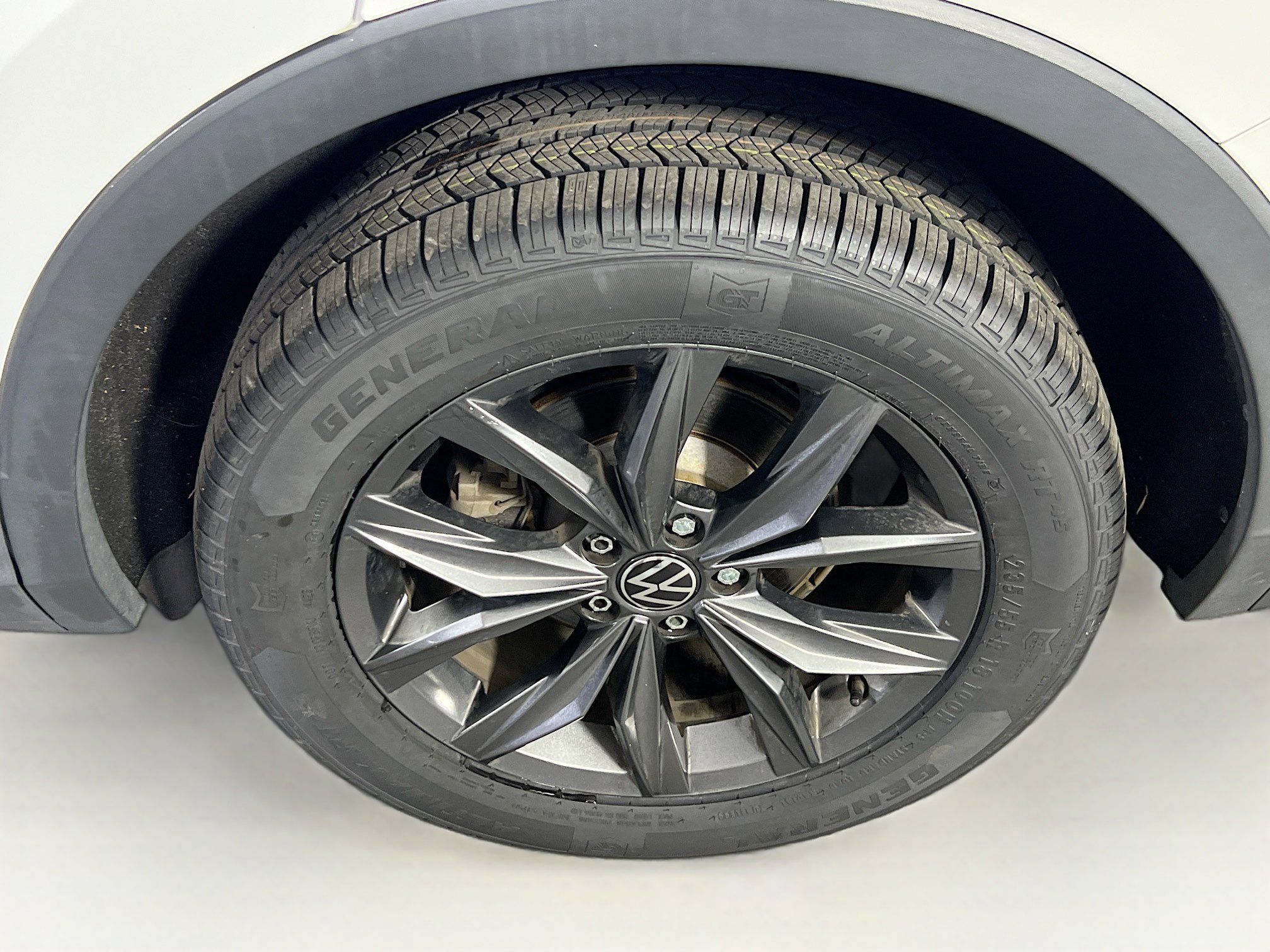 Used 2022 Volkswagen Tiguan SE image 30