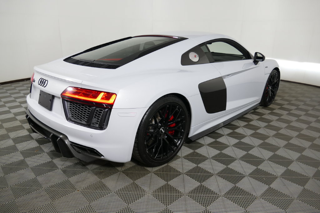 Used 2017 Audi R8 V10 w/ Carbon Exterior Package AWD/4WD image 7