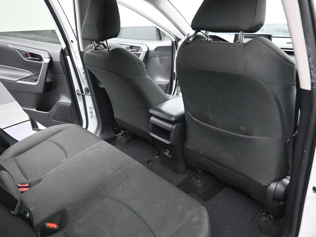 Used 2021 Toyota RAV4 LE image 10
