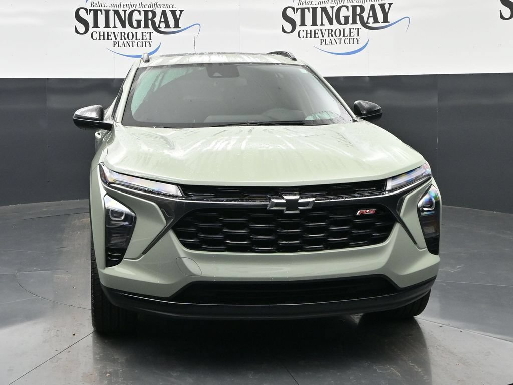 Used 2024 Chevrolet Trax RS w/ Sunroof Package FWD image 2