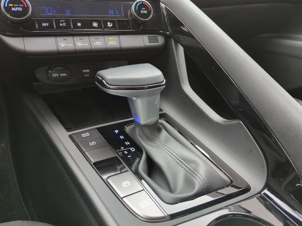 Certified 2025 Hyundai Elantra SEL image 21