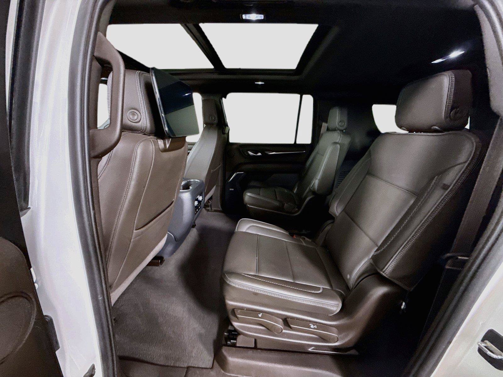 Used 2023 GMC Yukon XL Denali w/ Advanced Technology Package AWD/4WD image 19