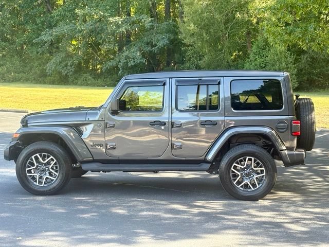 Used 2025 Jeep Wrangler Unlimited Sahara AWD/4WD image 3