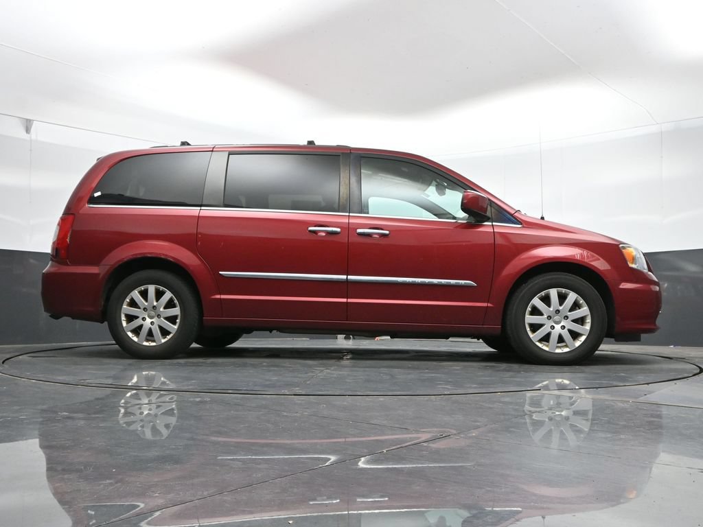 Used 2016 Chrysler Town & Country Touring w/ Driver Convenience Group FWD image 37