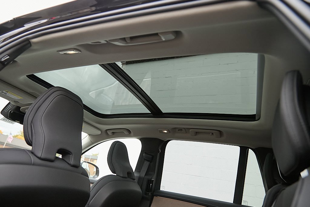 New 2026 Volvo XC90 B6 Plus w/ Protection Package Premier image 25