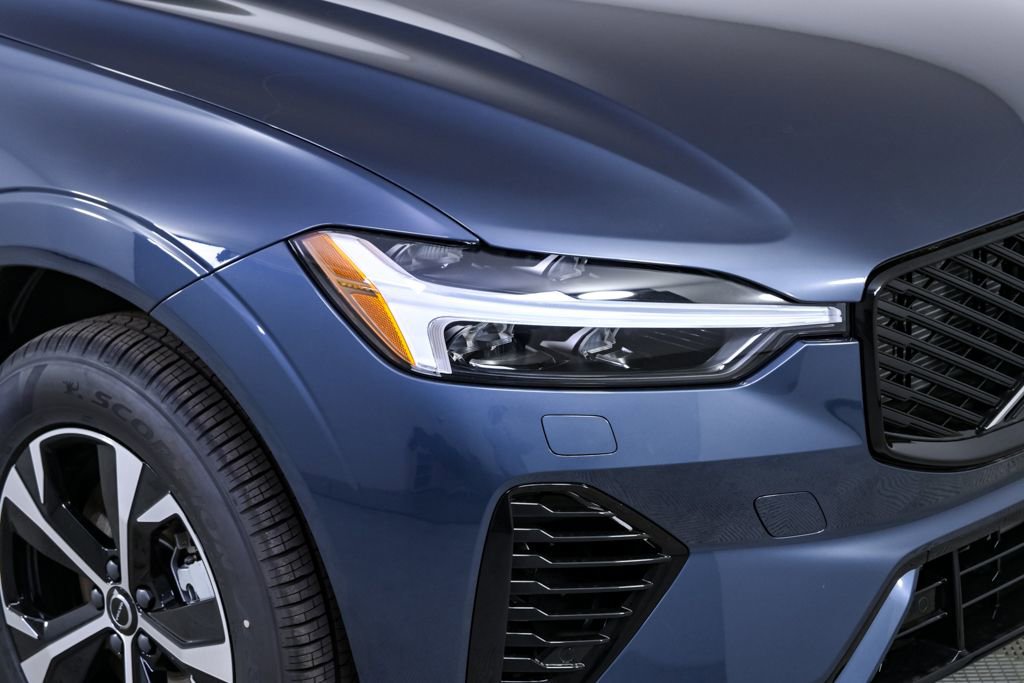 New 2026 Volvo XC60 T8 Core w/ Climate Package PRO image 35