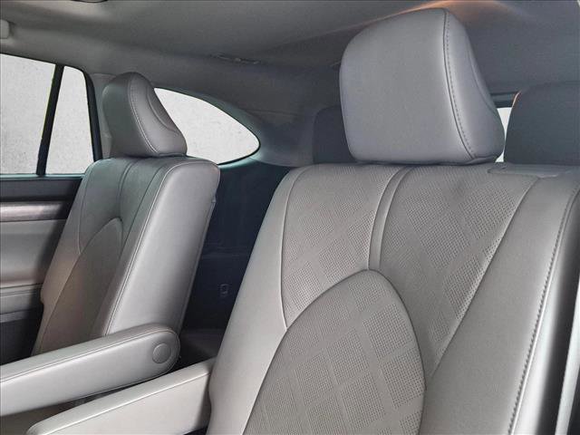 Used 2023 Toyota Highlander Platinum FWD image 14