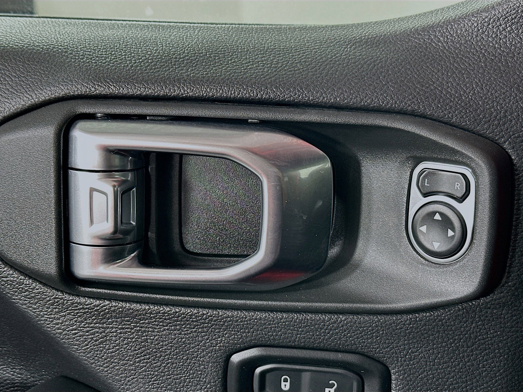 Used 2025 Jeep Wrangler Sahara image 14