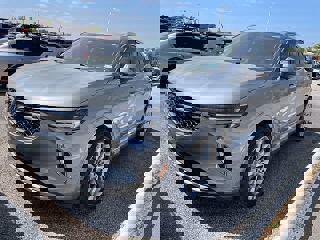 Used 2023 Buick Envision Avenir image 2