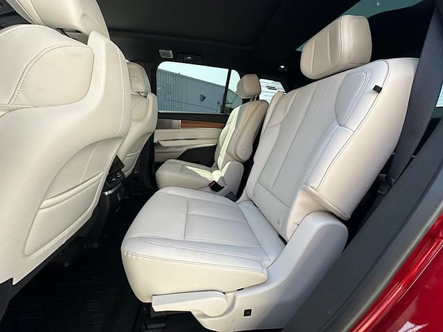 New 2026 Cadillac Vistiq Luxury w/ LPO, Floor Liner Package AWD/4WD image 14