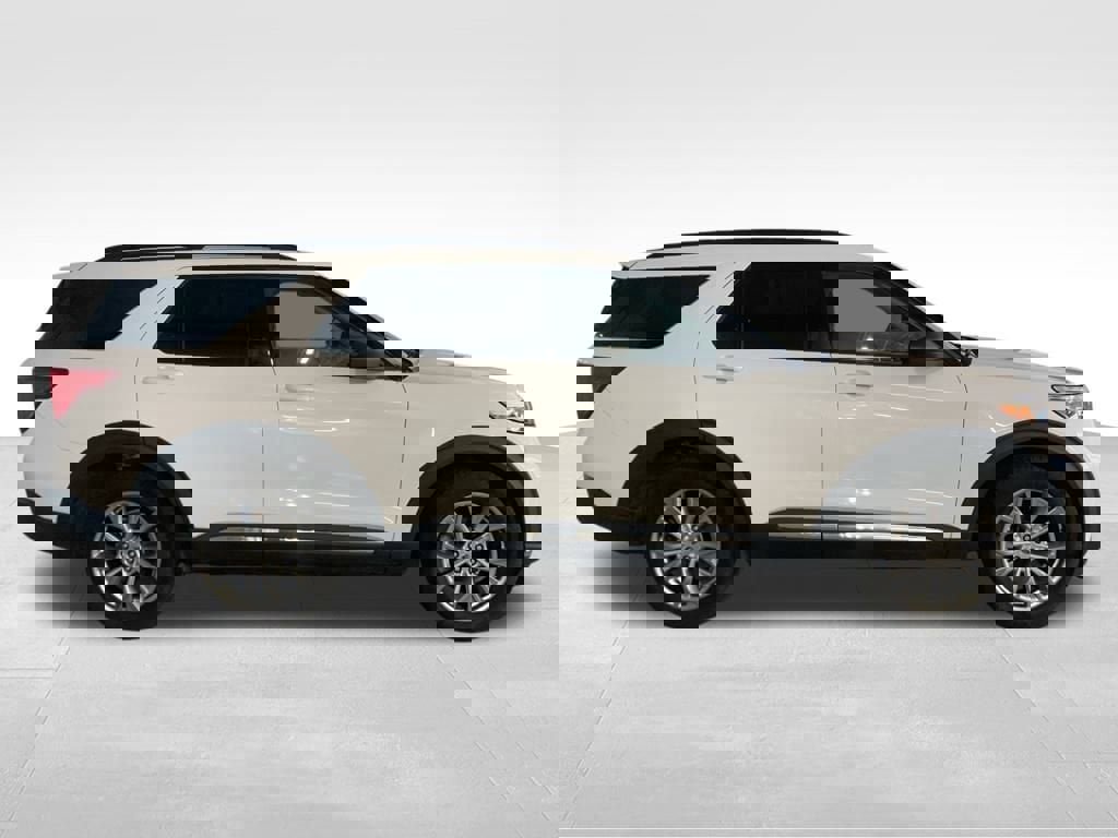 Used 2020 Ford Explorer XLT w/ Equipment Group 202A image 6